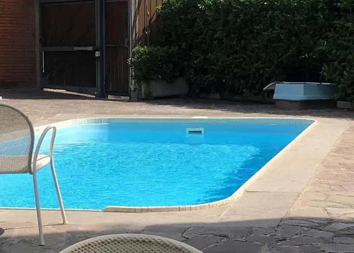 Noemi Villa *