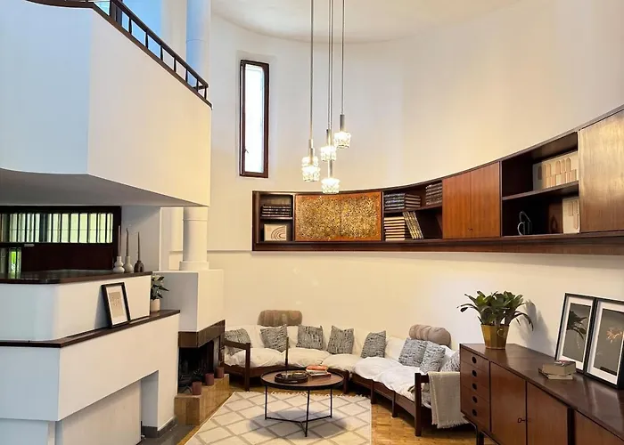 Noemi Villa *